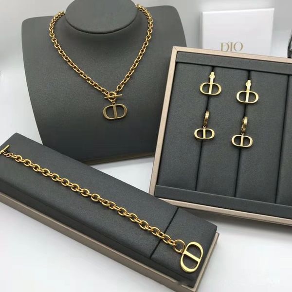 design jewelry new necklace bracelet female star same temperament light luxury letter earrings, Silver
design jewelry new necklace bracelet female star same temperament light luxury letter earrings, Silver