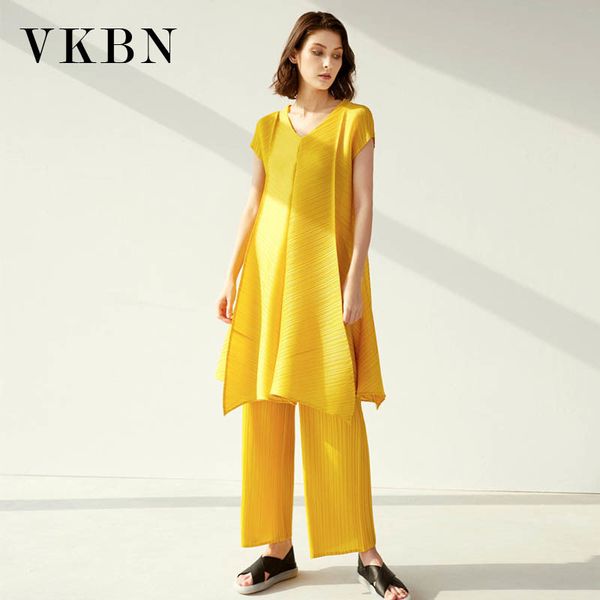 vkbn summer 2 piece set women short sleeve elastic waist high waist straight trousers suit v-neck pleated stretch fabric 210507, White
vkbn summer 2 piece set women short sleeve elastic waist high waist straight trousers suit v-neck pleated stretch fabric 210507, White