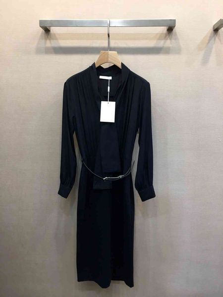 dress 100% silk luxury design 2021 spring collection pencil elegant formal style, Black;gray
dress 100% silk luxury design 2021 spring collection pencil elegant formal style, Black;gray