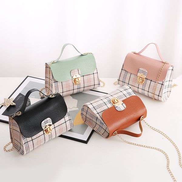 wallet small bag female 2021 fashion korean version versatile one shoulder messenger checkered foreign style portable square, Red;black
wallet small bag female 2021 fashion korean version versatile one shoulder messenger checkered foreign style portable square, Red;black