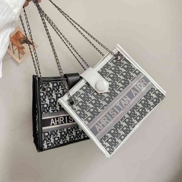 classic new fashion single shoulder messenger women's letter pattern large capacity underarm bag handbags
classic new fashion single shoulder messenger women's letter pattern large capacity underarm bag handbags