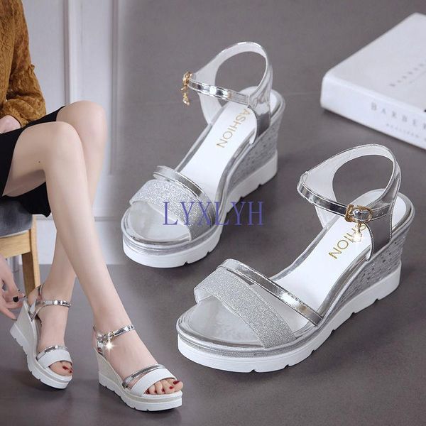 sandals 35-40 size summer women shoe 4-5cm heel height open toe peep-toe anti-skidding platform students shoes, Black
sandals 35-40 size summer women shoe 4-5cm heel height open toe peep-toe anti-skidding platform students shoes, Black