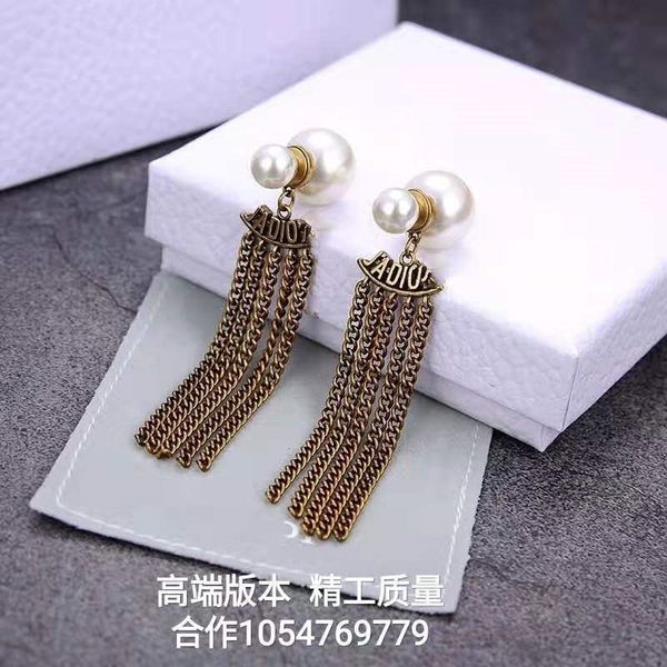 2021 new designer family earrings autumn and winter letter tassel pearl earrings women's fashion personality net red, Golden
2021 new designer family earrings autumn and winter letter tassel pearl earrings women's fashion personality net red, Golden