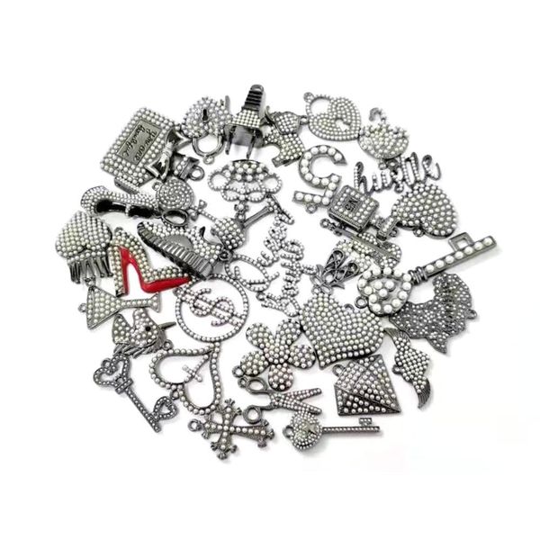35pcs alloy pearl rhinestone mixed fashion charms picked at random fit for women's diy jewelry accessories f16, Bronze;silver
35pcs alloy pearl rhinestone mixed fashion charms picked at random fit for women's diy jewelry accessories f16, Bronze;silver