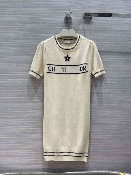 family dress women's early autumn five pointed star letter contrast jacquard thin knitted sleeve hip wrap middle short skirt, White
family dress women's early autumn five pointed star letter contrast jacquard thin knitted sleeve hip wrap middle short skirt, White