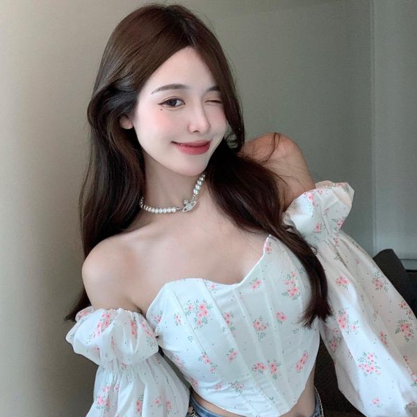 women's blouses & shirts fashionable off shoulder puff sleeve shirt summer 2021 skinny thin floral short-sleeved western style, White
women's blouses & shirts fashionable off shoulder puff sleeve shirt summer 2021 skinny thin floral short-sleeved western style, White