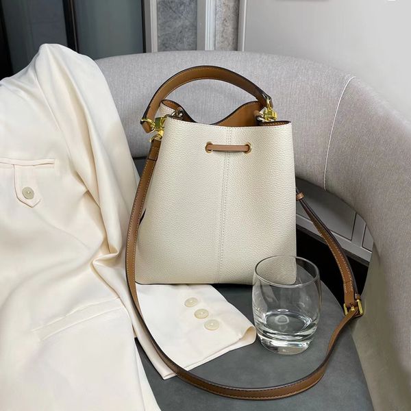 design 2021 new classic simple drawstring bucket cowhide women's cross one shoulder commuter hand large capacity bag fs54
design 2021 new classic simple drawstring bucket cowhide women's cross one shoulder commuter hand large capacity bag fs54