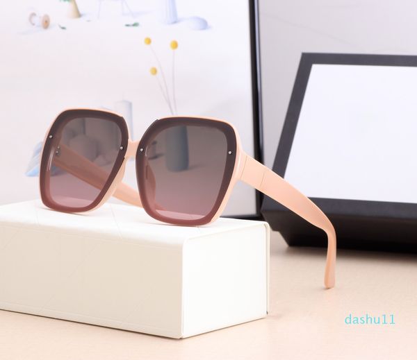 2021 luxury designer summer style temperament women sunglasses super light uv fahion mixed color come with box, White;black
2021 luxury designer summer style temperament women sunglasses super light uv fahion mixed color come with box, White;black