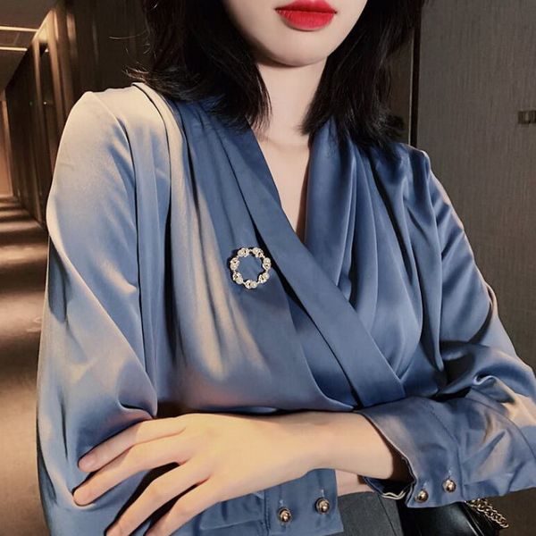 2021 new noble elegant golden flowers pearl brooch for women hollow leaf fashion plant brooch pin dress suit lapel pin giftdio chan contact, Gray
2021 new noble elegant golden flowers pearl brooch for women hollow leaf fashion plant brooch pin dress suit lapel pin giftdio chan contact, Gray