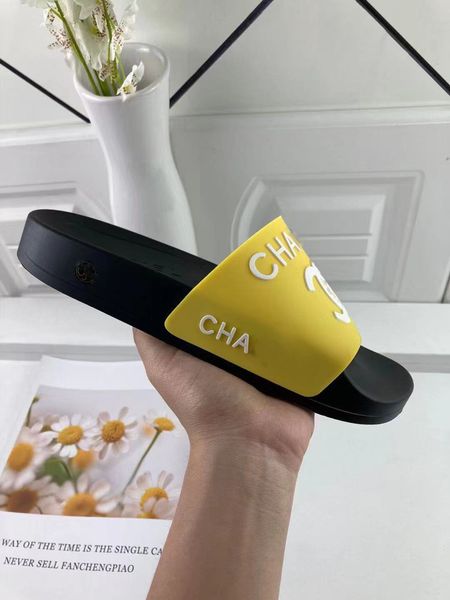 70% off wholesale sandals flip-flops shoes new ladies classic slippers, modern outdoor beach sandals, couple large size slippers 35-45, Black
70% off wholesale sandals flip-flops shoes new ladies classic slippers, modern outdoor beach sandals, couple large size slippers 35-45, Black