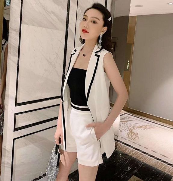 women's tracksuits sets 2021 summer set women notched collar sleeveless blazer coat+black white color block short suits, Gray
women's tracksuits sets 2021 summer set women notched collar sleeveless blazer coat+black white color block short suits, Gray