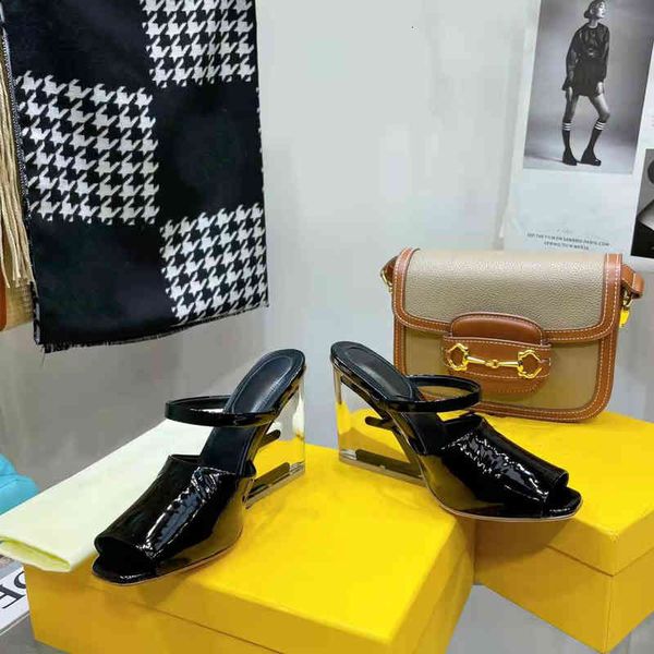 black leather first high-heeled sandals with wide band and strap. made of leather. diagonal f-shaped sculpted heel in gold-coloured metal
black leather first high-heeled sandals with wide band and strap. made of leather. diagonal f-shaped sculpted heel in gold-coloured metal