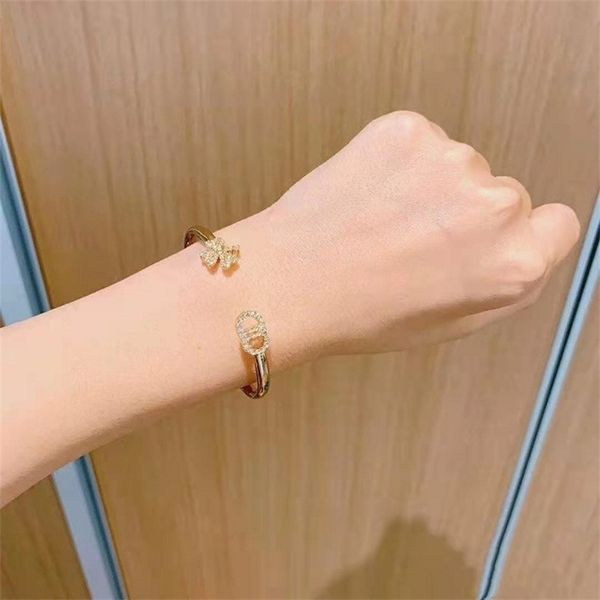 designer jewelry color letter clover bracelet women's jewelry fashion simple bracelet npvs, Black
designer jewelry color letter clover bracelet women's jewelry fashion simple bracelet npvs, Black