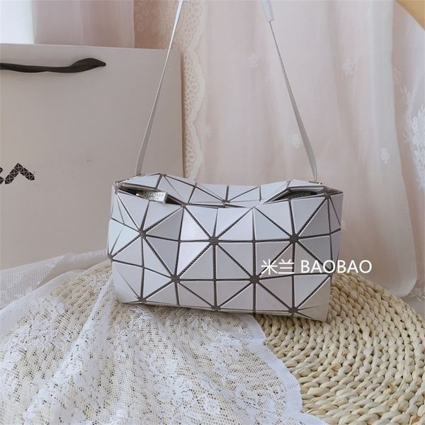 japanese sanzhai same geometric diamond check bag womens laser shoulder messenger bag camera bag pillow box fashion8, Black
japanese sanzhai same geometric diamond check bag womens laser shoulder messenger bag camera bag pillow box fashion8, Black