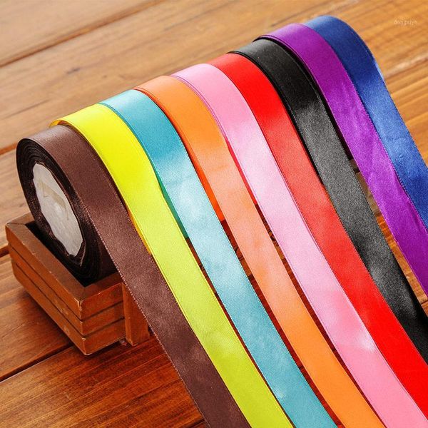 yards/roll 6 mm 10 15 20 25 40 50 zijde satijn linten voor ambachten boog handgemaakte gift wrap party wedd1, Silver;gold
yards/roll 6 mm 10 15 20 25 40 50 zijde satijn linten voor ambachten boog handgemaakte gift wrap party wedd1, Silver;gold