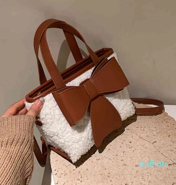 this year's popular bag 2021 new fashion hand-held single shoulder women's bag, messenger versatile ins plush bucket bag
this year's popular bag 2021 new fashion hand-held single shoulder women's bag, messenger versatile ins plush bucket bag
