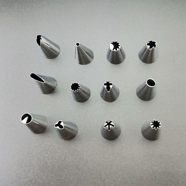 12pcs/set cream cake decoration nozzle stainless steel diy scrapers pastry bag icing piping converter kitchen bakery tools baking &
12pcs/set cream cake decoration nozzle stainless steel diy scrapers pastry bag icing piping converter kitchen bakery tools baking &
