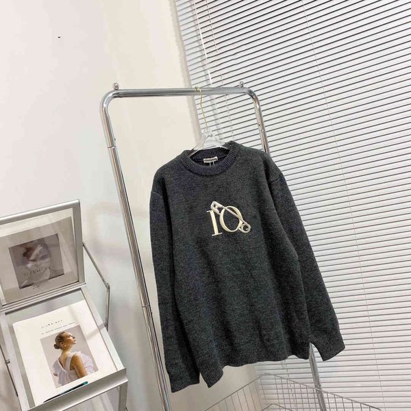 letter pin embroidered women's autumn and winter new fashion loose gray casual round neck long sleeve knitted sweater, Black;gray
letter pin embroidered women's autumn and winter new fashion loose gray casual round neck long sleeve knitted sweater, Black;gray