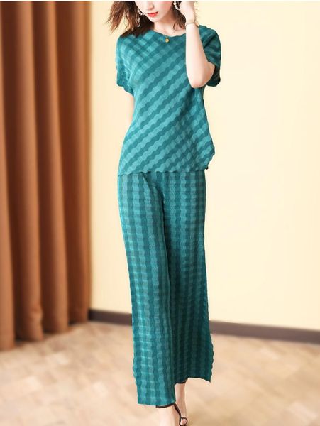 miyake fold o-neck short sleeve t-shirt nine points wide-legged pants dark striped plaid two-piece suit in stock women's two piece, White
miyake fold o-neck short sleeve t-shirt nine points wide-legged pants dark striped plaid two-piece suit in stock women's two piece, White