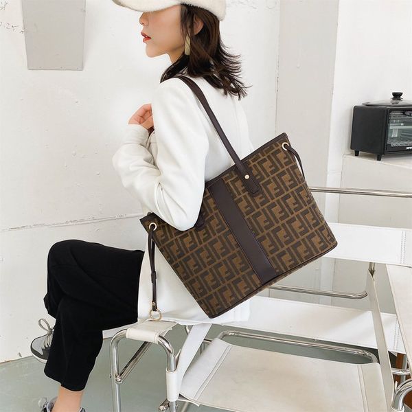 net red one shoulder women's 2020 new korean ins versatile large capacity messenger fashion tote bag
net red one shoulder women's 2020 new korean ins versatile large capacity messenger fashion tote bag
