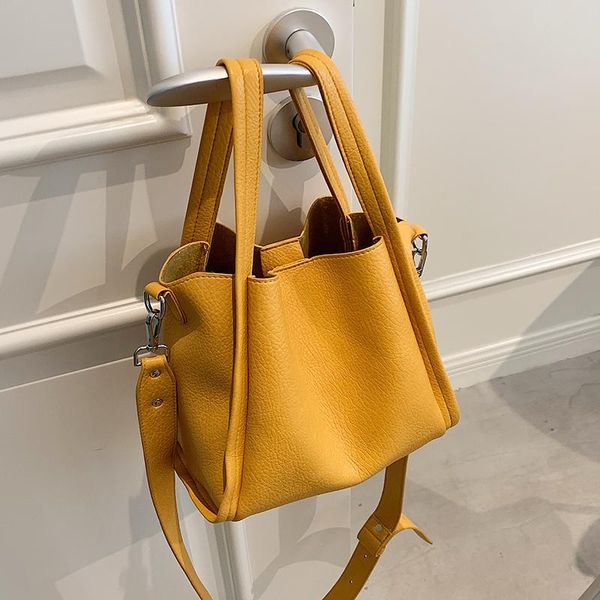 shoulder bags niche design bag 2021 fashion female all-match messenger handbag 2in1 bucket width: 33cm
shoulder bags niche design bag 2021 fashion female all-match messenger handbag 2in1 bucket width: 33cm