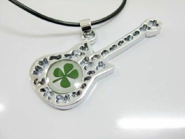 100 pcs handmade natural real dried lucky four leaf clover resin pendant for women jewelry, Silver
100 pcs handmade natural real dried lucky four leaf clover resin pendant for women jewelry, Silver