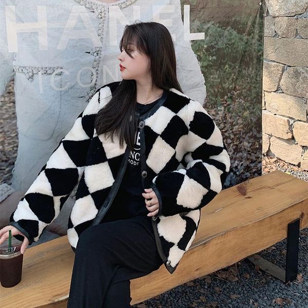 women's vests lamb wool jackets young women checkerboard short manteau femme hiver sheep sheared all-wool leather fur coat black cashme, Black;white
women's vests lamb wool jackets young women checkerboard short manteau femme hiver sheep sheared all-wool leather fur coat black cashme, Black;white