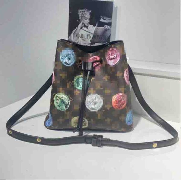 LVLOUISVITTON VUTTON Bucket crossbody Bags Top quality Genuine leather Women's men tote Luxury Designer fashion Shoulder Bag, Please choose the color you like
LVLOUISVITTON VUTTON Bucket crossbody Bags Top quality Genuine leather Women's men tote Luxury Designer fashion Shoulder Bag, Please choose the color you like
