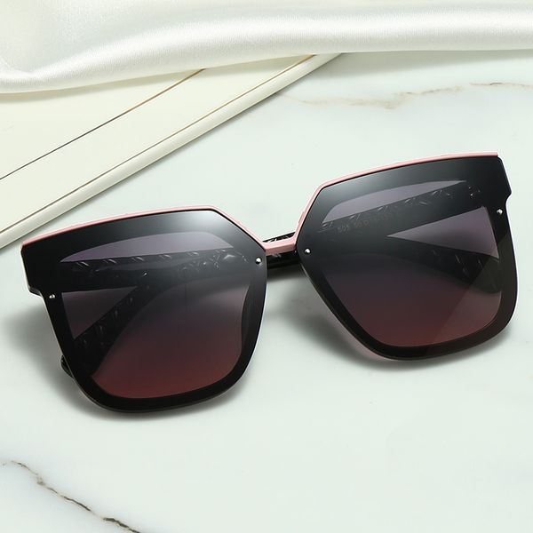 2021 designer luxury sunglasses with a box of fashionable high-quality polarized glasses for men and women, White;black
2021 designer luxury sunglasses with a box of fashionable high-quality polarized glasses for men and women, White;black