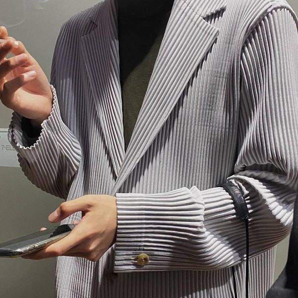 men's jackets 2021 homme plisse suit jacket men 1:1 suits pleated folds women fashion casual clothing, Black;brown
men's jackets 2021 homme plisse suit jacket men 1:1 suits pleated folds women fashion casual clothing, Black;brown