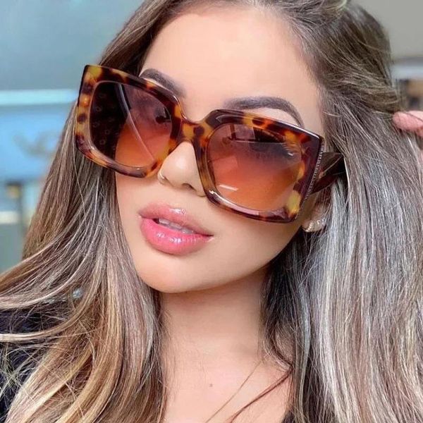 sunglasses 2021 europe and the united states large-frame fashion personality box trend metal strip decorative, White;black