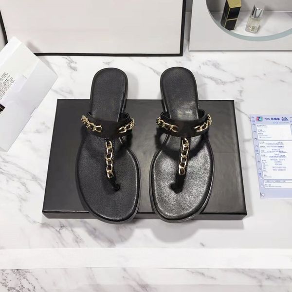 2022 famous designer women slippers classic black white pure color with metal chains home flip flops fashion summer outdoor beach ladies com
2022 famous designer women slippers classic black white pure color with metal chains home flip flops fashion summer outdoor beach ladies com
