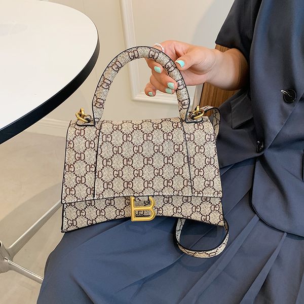 70% off luxury design handbag this year's popular women's summer 2021 new portable small square advanced sense messenger and versa
70% off luxury design handbag this year's popular women's summer 2021 new portable small square advanced sense messenger and versa