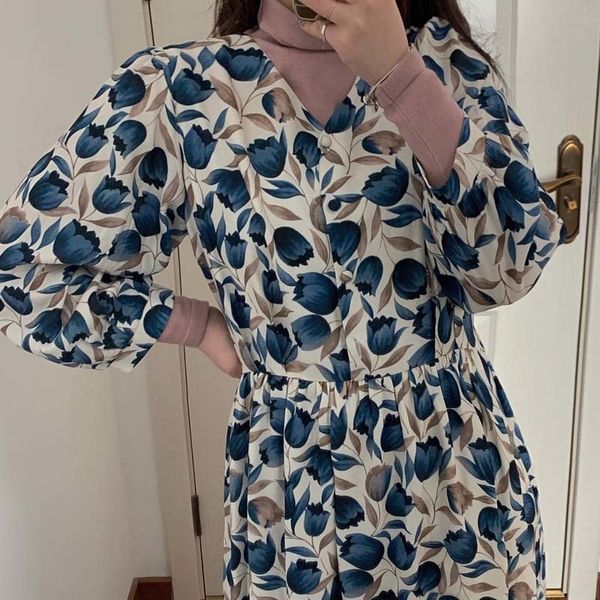 2021 spring elegant floral printing fashion long v-neck ladies girly dress, Black;gray
2021 spring elegant floral printing fashion long v-neck ladies girly dress, Black;gray