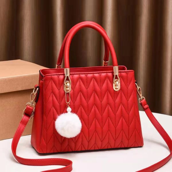 women handbags large tote bag middle-aged messenger bags simple fashion purses trend atmospheric rhombus embroidery handbag lady outdoor pac
women handbags large tote bag middle-aged messenger bags simple fashion purses trend atmospheric rhombus embroidery handbag lady outdoor pac