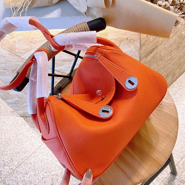 designer luxury totes shoulder bags handbags tote bag handbag genuine leather high-quality fashion brand with original box 6 colors size 26c
designer luxury totes shoulder bags handbags tote bag handbag genuine leather high-quality fashion brand with original box 6 colors size 26c