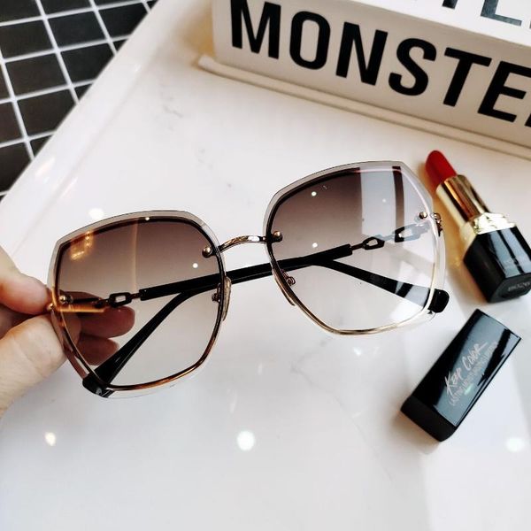 sunglasses women's fashion gradient cat's eye retro large frame diamond, White;black
sunglasses women's fashion gradient cat's eye retro large frame diamond, White;black