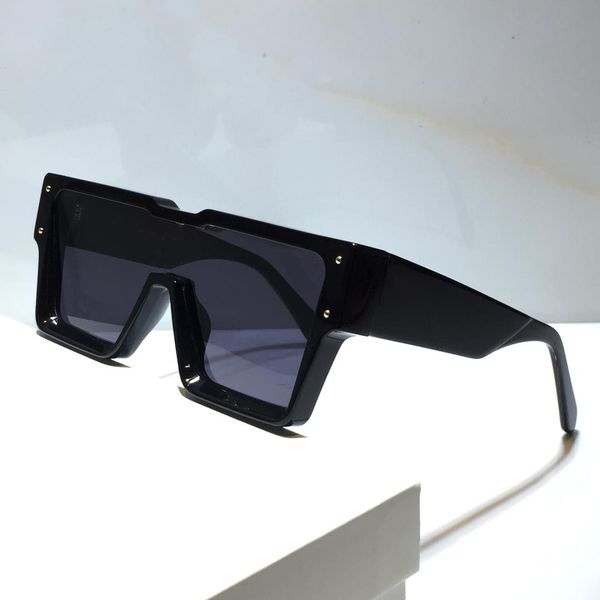 sunglasses for men and women summer style 1547 anti-ultraviolet retro square plate full frame fashion eyeglasses random box, White;black
sunglasses for men and women summer style 1547 anti-ultraviolet retro square plate full frame fashion eyeglasses random box, White;black