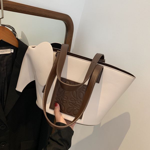 luxury handbags bag female 2021 new personalized design tote leisure one shoulder armpit net red versatile commuter handbag
luxury handbags bag female 2021 new personalized design tote leisure one shoulder armpit net red versatile commuter handbag