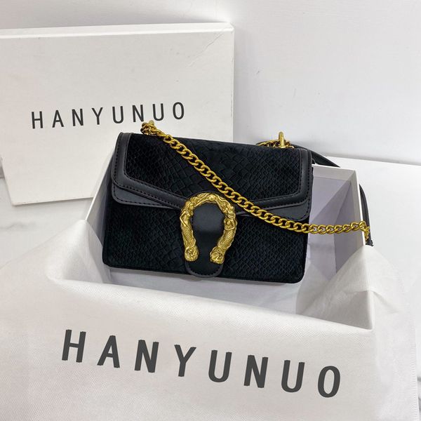 design s women's new single shoulder messenger bag armpit street fashion head small square bag
design s women's new single shoulder messenger bag armpit street fashion head small square bag