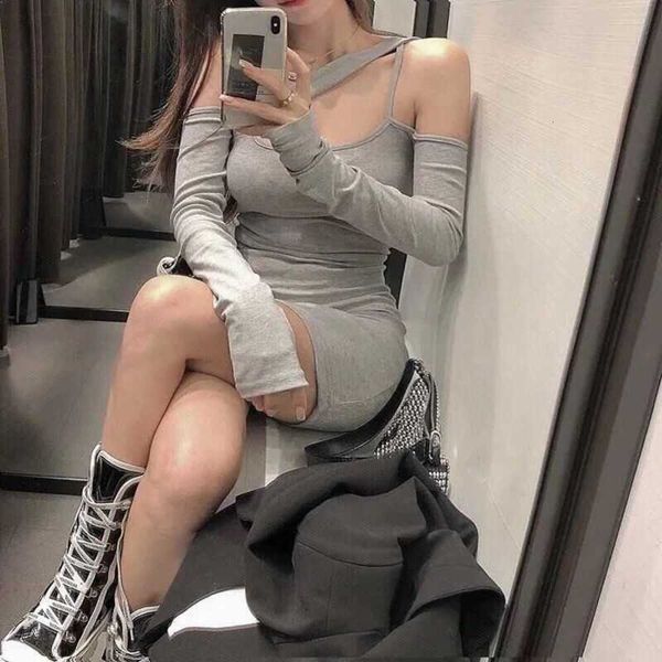 off shoulder long sleeve suspender dress women's autumn style with underclothing and black tight skirt, Black;gray
off shoulder long sleeve suspender dress women's autumn style with underclothing and black tight skirt, Black;gray