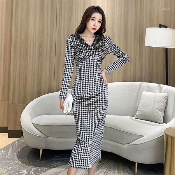 autumn women long sleeve v neck elegant velvet dresses vintage bandage houndstooth pencil dress party bodycon maxi casual, Black;gray
autumn women long sleeve v neck elegant velvet dresses vintage bandage houndstooth pencil dress party bodycon maxi casual, Black;gray