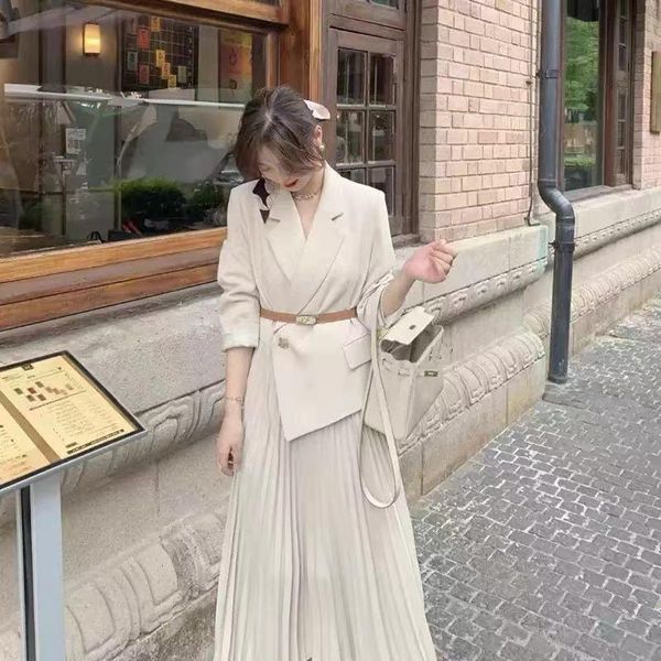 casual dresses elegant lapel belt fake two-piece pleated dress women long vintage blazer autumn ladies sleeve plus size vestidos, Black;gray
casual dresses elegant lapel belt fake two-piece pleated dress women long vintage blazer autumn ladies sleeve plus size vestidos, Black;gray