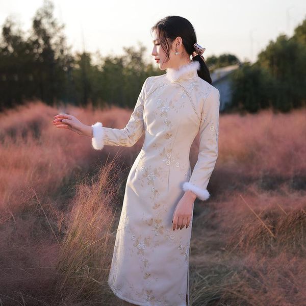 ethnic clothing style cheongsams women embroidery beaded slim chinese dress qipao elegant vintage vestido chino mujer fashion mt712, Red
ethnic clothing style cheongsams women embroidery beaded slim chinese dress qipao elegant vintage vestido chino mujer fashion mt712, Red