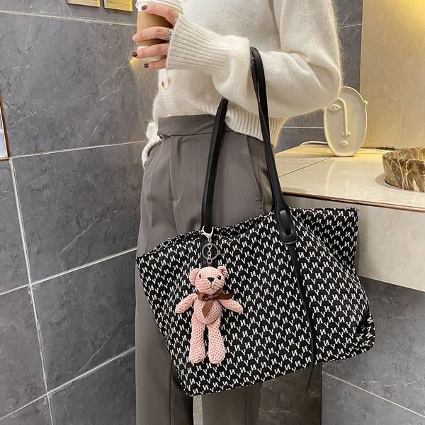 2021 new fashion spring and summer women's large capacity versatile canvas bag portable single shoulder big tote
2021 new fashion spring and summer women's large capacity versatile canvas bag portable single shoulder big tote