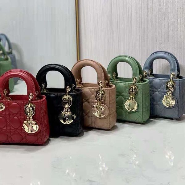 handbag real leather bag korean version super mini d family three grid four diana sheepskin single shoulder messenger portable
handbag real leather bag korean version super mini d family three grid four diana sheepskin single shoulder messenger portable