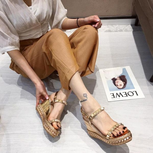 black/gold rivets platform sandals women ultra high heels wedges summer shoes open toe studs band gladiator sandalias mujer 2021
black/gold rivets platform sandals women ultra high heels wedges summer shoes open toe studs band gladiator sandalias mujer 2021