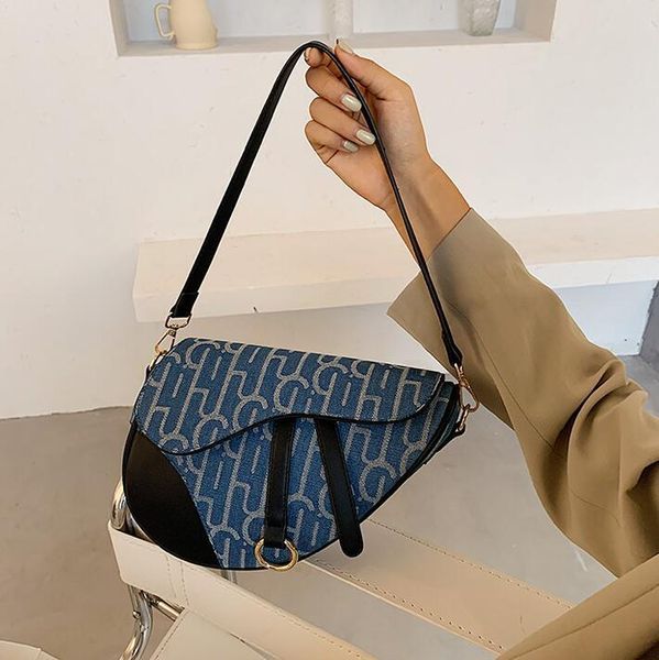factory women handbag street trend printed canvas shoulder bag contrast leather shoulders messenger bags flip printeds leathers fashion hand, Black;red
factory women handbag street trend printed canvas shoulder bag contrast leather shoulders messenger bags flip printeds leathers fashion hand, Black;red