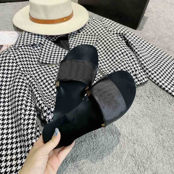 2021 new beach slippers summer comfortable fashion women shoes flip flops 100% leather lady slippers metal women shoes flat ladies slippers, Black
2021 new beach slippers summer comfortable fashion women shoes flip flops 100% leather lady slippers metal women shoes flat ladies slippers, Black