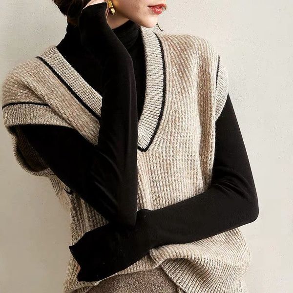 sweater women's regular high-end cashmere waistcoat with cleavage in v hedging, White;black
sweater women's regular high-end cashmere waistcoat with cleavage in v hedging, White;black